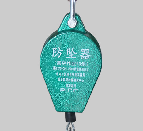 工地登高安裝鋼結(jié)構(gòu)時(shí)必須佩戴防墜器